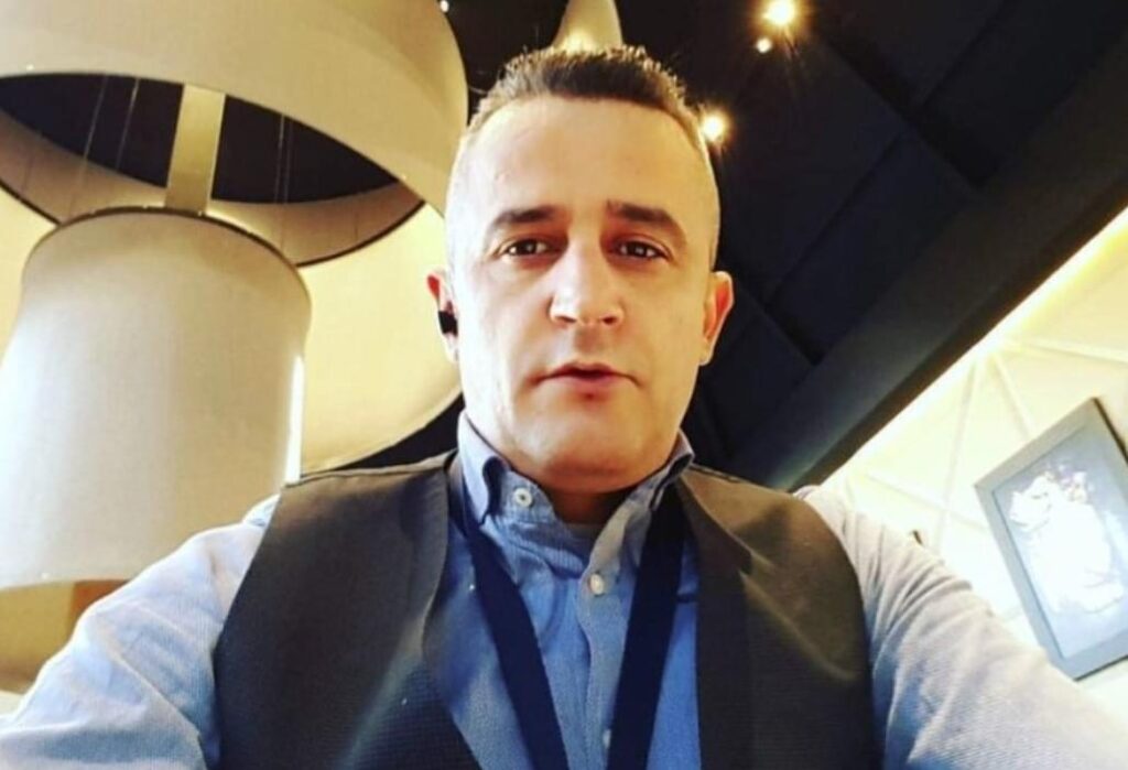 Kërcënohet gazetari Albi Xhunga, reagimi: Lidhi Qentë o Enkelejd Alibeaj!