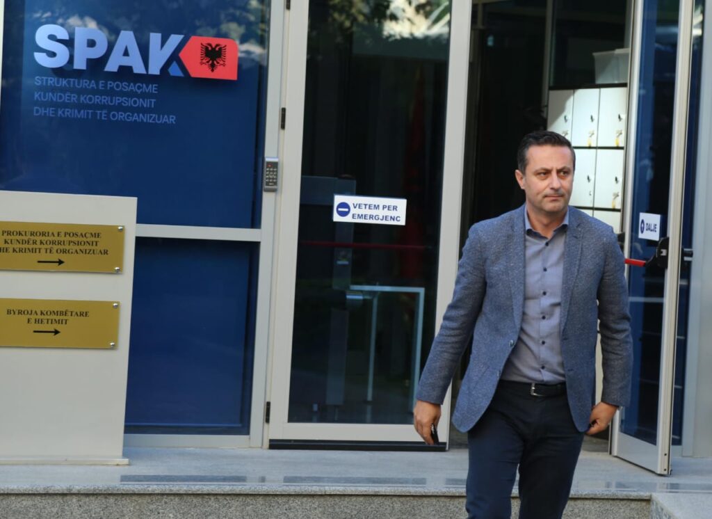 Ish-drejtori i Përgjithshëm i Tatimeve, Ceno Klosi merret në pyetje nga SPAK