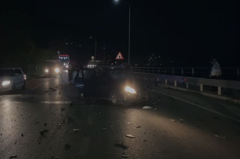 Aksidenti në aksin Pogradec-Lin, përplasen tre automjete/ Çifti i bashkëshortëve përfundon në spital