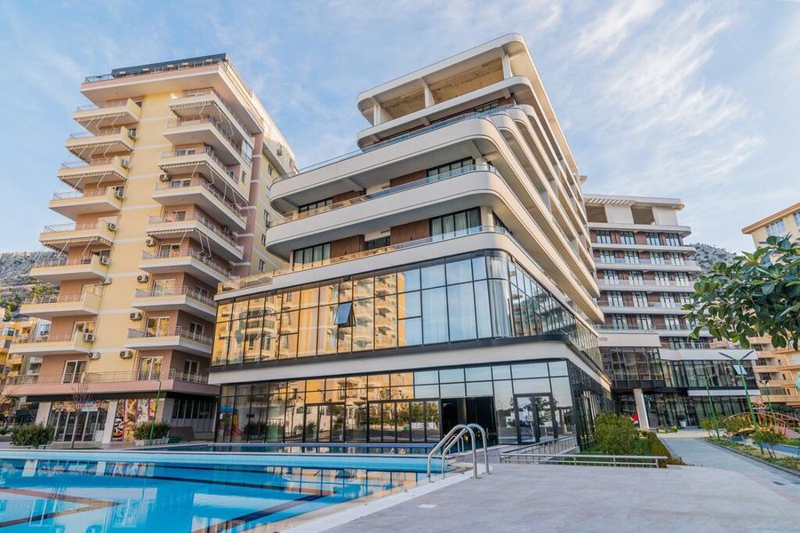 Rrofshin emigrantët e afrikës për Policinë Italiane dhe Mark Gjinaj të “Rafaelo Resort” në Shëngjin