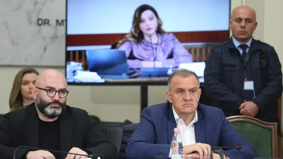 “Po e keqpërdorni atë të shkretin”/ Beqaj shpërthen ndaj Vokshit: Ke 7 muaj që më…