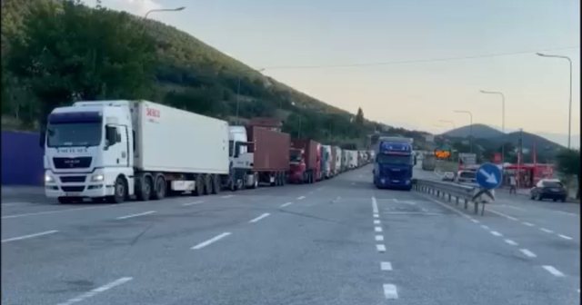 Produktet shqiptare bllokohen në kufij, BE e SHBA “mbyllin dyert”