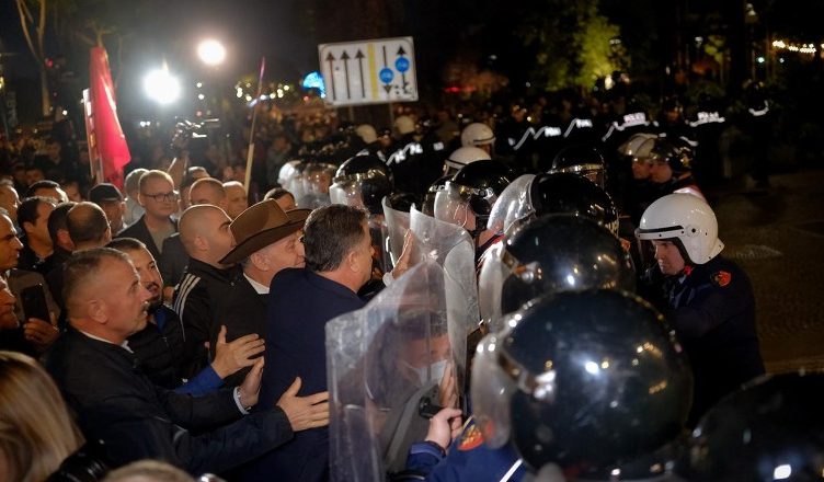 Tirana në “paralizë”/ Zbulohen akset që do bllokohen më 26 Nëntor dhe shpërndarja e deputetëve