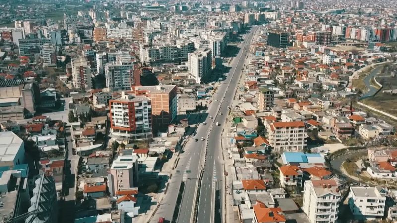 41 mijë familje shqiptare me mbi 4 anëtarë jetojnë në banesa më pak se 40 metër katror