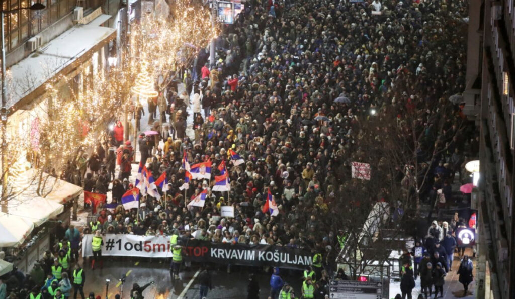 Protestë e dhunshme në Serbi pas tragjedisë me 14 të vdekur, shkatërrohet bashkia në Novi Sad
