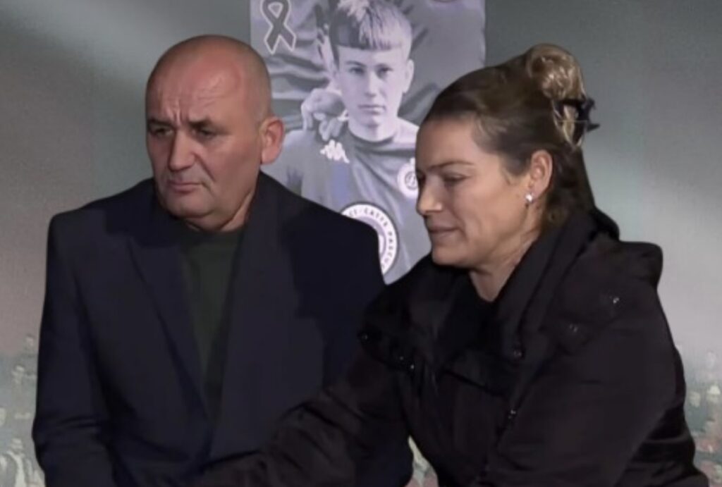 Prindërit e Martinit flasin mes lotëve: “Nuk duam hakmarrje, do të largohemi nga Shqipëria. Ai flinte me topin