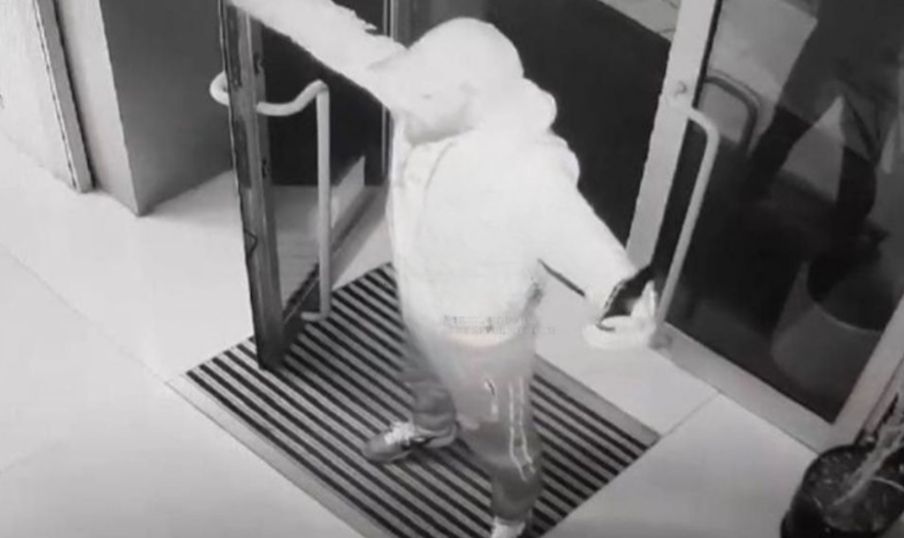 Tentoi të grabiste bankën në Korçë, autori dyshohet se ishte në gjendje të dehur