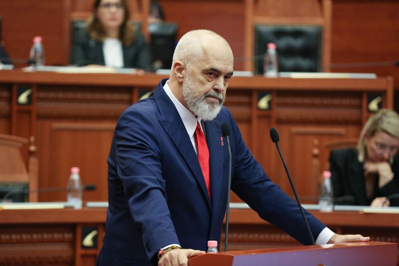 “Dhuratë për oligarkët”/ Rama zgjeron amnistinë tatimore për investitorët specialë në turizëm
