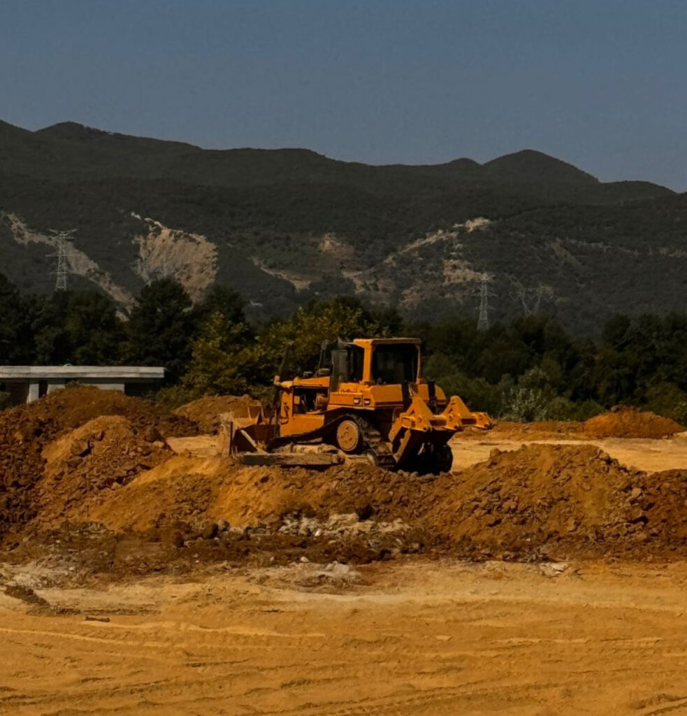 Landfilli i Sharrës mbyll derën për ndërtuesit/ “Depozitojini dherat ku të doni”
