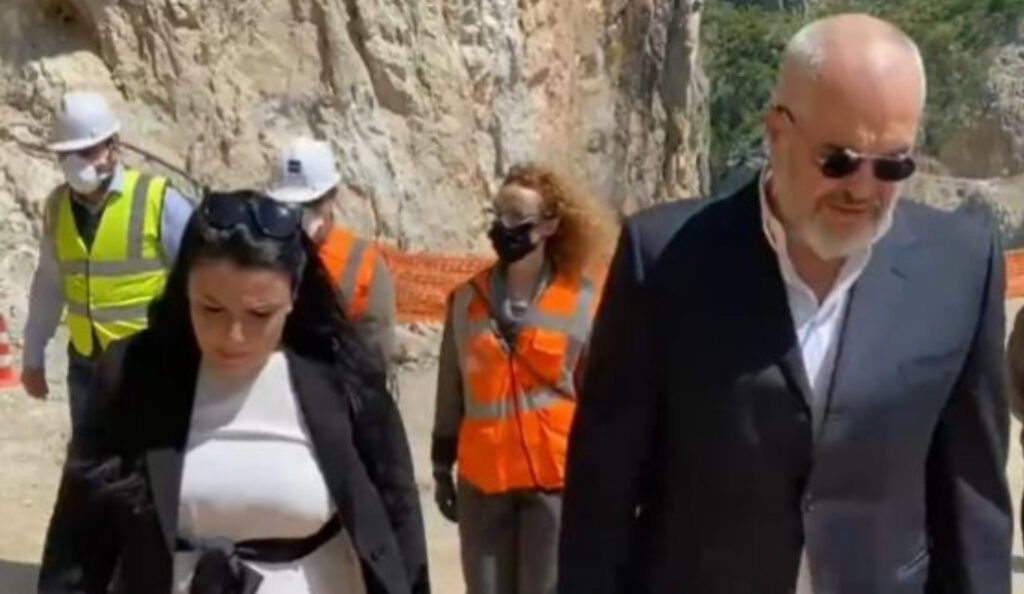 Rrugë të lëna rrugëve/ Kantieri 15-vjeçar i unazës së madhe të Tiranës