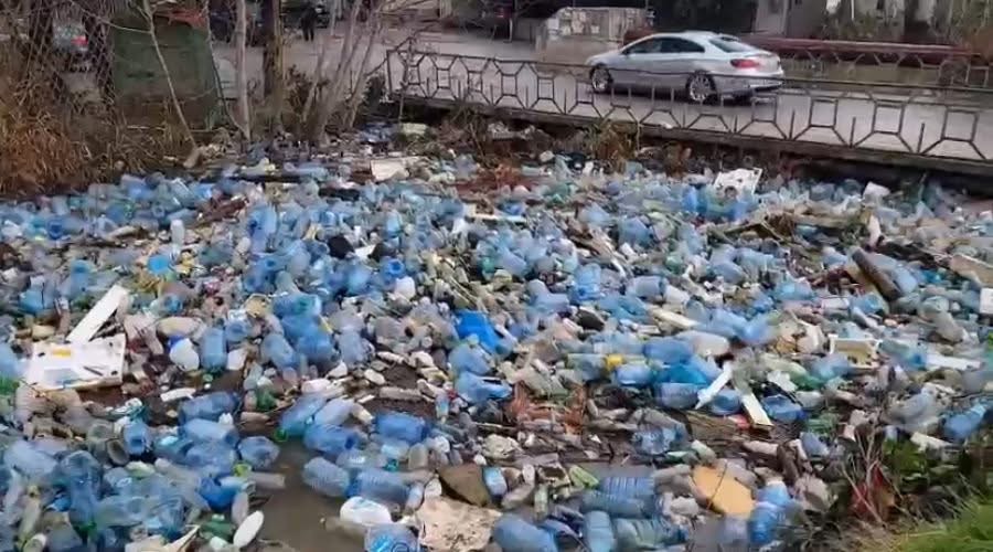 Bashkia Durrës lë në harresë qytetarët, kanalet e papastruara ‘zhysin’ 500 familje në ujë