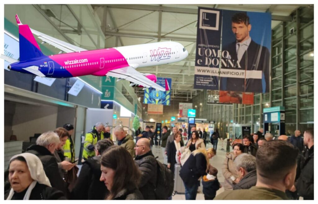 Wizz Air mban 4 orë pasagjerët në aeroport e më pas u anulon fluturimin