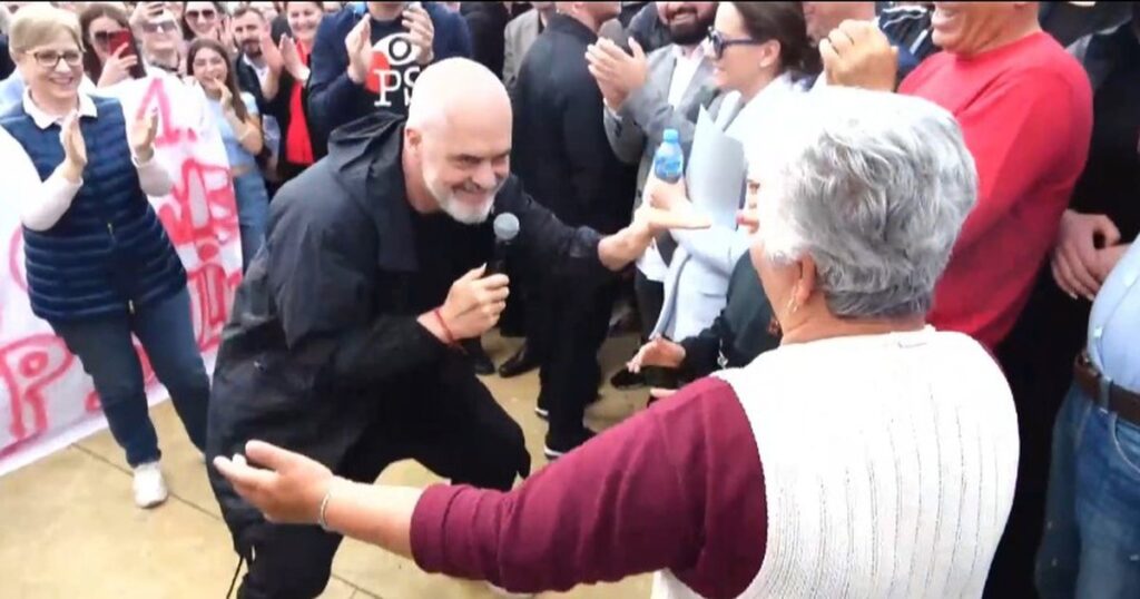 Panele diellore dhe propagandë: Shqetësime për përdorimin e burimeve publike në zgjedhje
