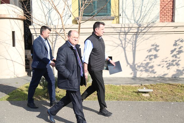 Nga zyra direkt e në burg/ Hetimet që sollën arrestimin e Veliajt
