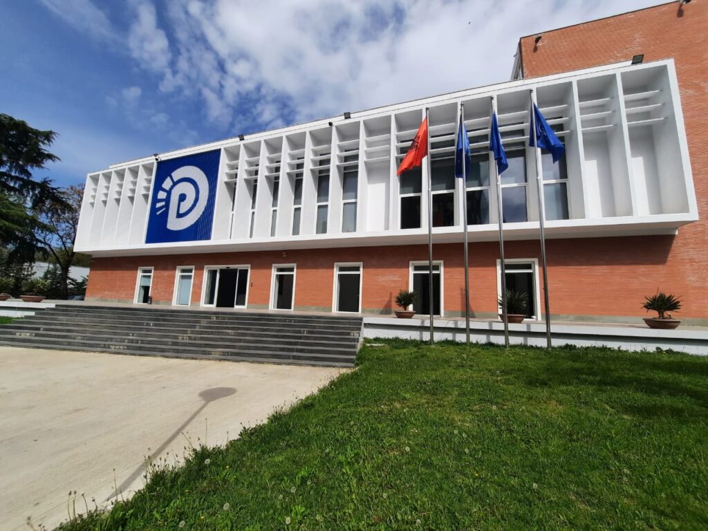 Çfarë po ndodh me primaret e Doktorit?!!! Edhe një tjetër deputet tërhiqet.