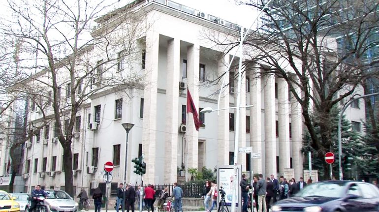 Abuzime me tenderat, Gjykata cakton masa sigurie për 4 zyrtarë policie në Tiranë