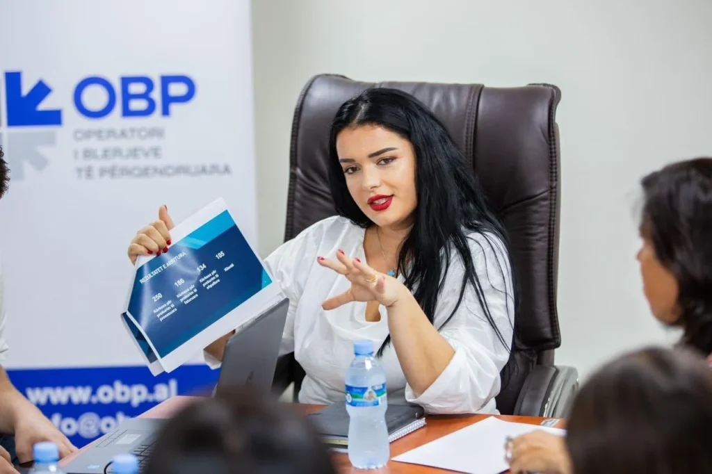 Arlinda Pogaj fut duart edhe tek ushqimi i Policëve. Qeras me 3.3 miliard lekë Nikolin Jakën