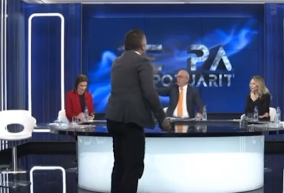 “A ta mbaroj apo ta dh*es! Ik o p*rdhu tani”/ Andi Bushati revoltohet dhe braktis studion