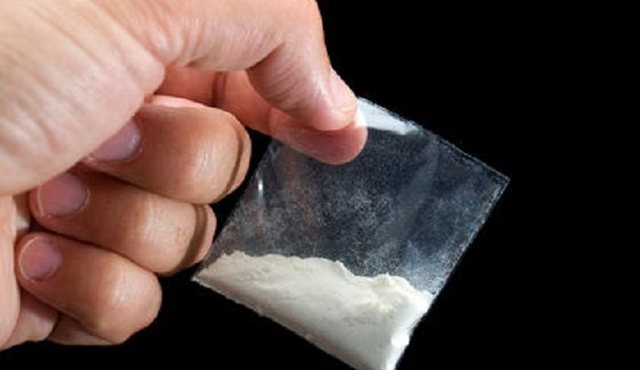Agjencia për drogërat në BE: Shqiptarët përdorin më shumë kokainë, e marrin edhe në zyra