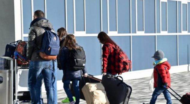 Studimi i ekspertëve të Vjenës: Plaga e emigracionit do të thellohet në Shqipëri!