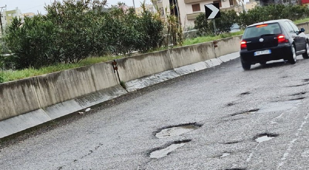 Rrugë të prishura, por taksa e qarkullimit çoi 210 mln euro në buxhet me 2024